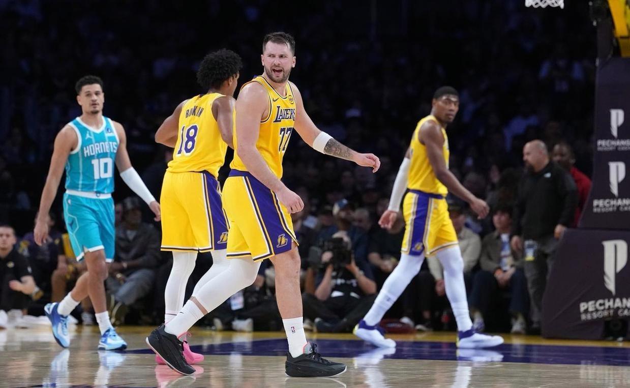 爆冷!湖人惨败东部鱼腩!詹姆斯创历史第一,东契奇空砍39分4助